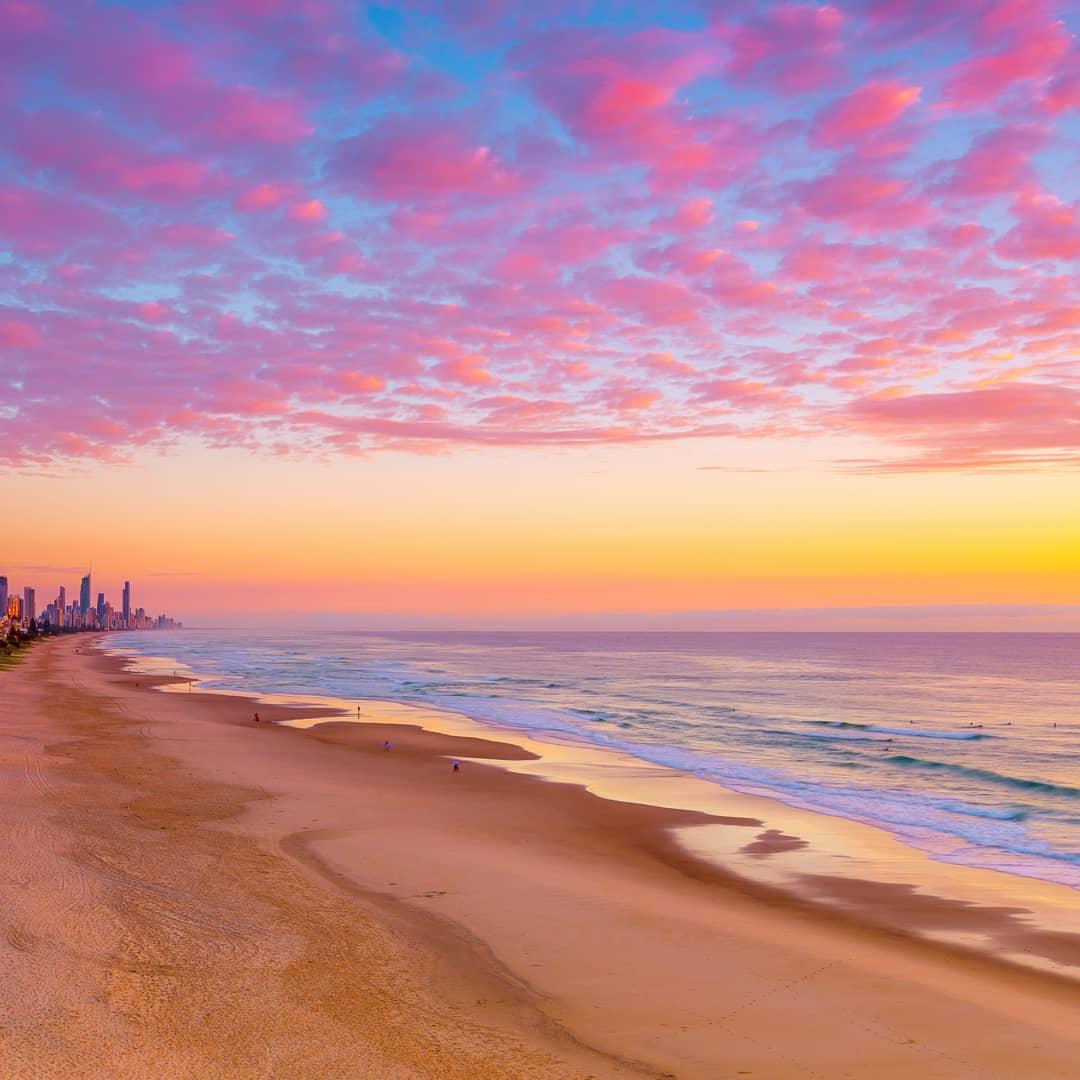 Australia's tweet image. With skies like this, it should be called the Pink and Gold Coast! 😉 (via IG/shipwreckphotography in @destgc) #seeaustralia