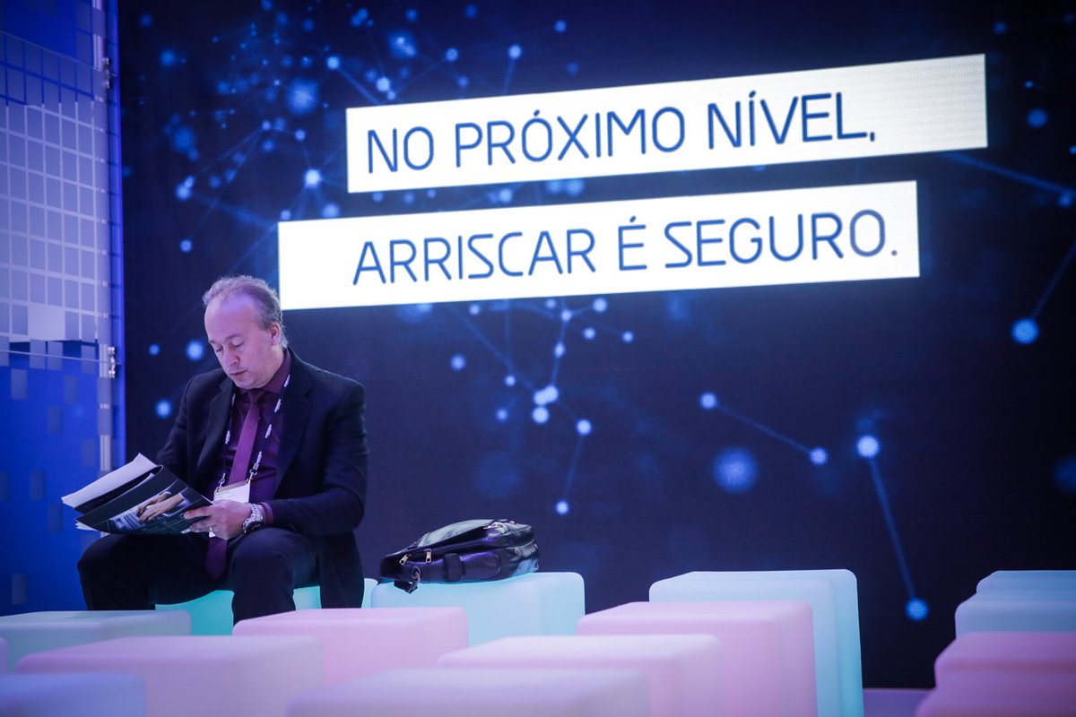 claroempbrasil's tweet photo. “Estabelecer padrões comportamentais - dos sistemas e do fluxo - dentro da empresa é usar o Machine Learning para entender como a rede se comporta e, assim, identificar anomalias, em uma triagem em tempo real”, indica Yanis Stoyannis em painel, no @CiabFebraban. #CIAB2018 https://t.co/9PAeYZj4Jl
