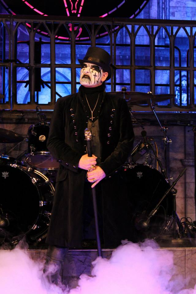 Há 62 anos, nascia o lendário King Diamond!! 

Happy Birthday King!!     