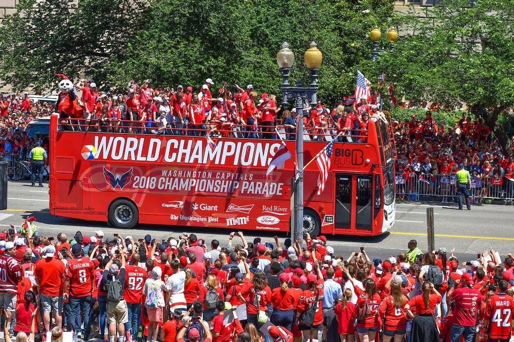 BigBusBrian's tweet photo. We normally prefer burgundy, but are proud to #RocktheRed for our @capitals! At the request of the #Caps, a few buses will remain wrapped for 2 weeks so find a bus &amp; snap a selfie! 🤳🏼 

📷 1 &amp; 3: @visitwashingtondc 

#Capitals #AllOurs #AllCaps #mydccool #BigBusTours https://t.co/aq4of9rjGt