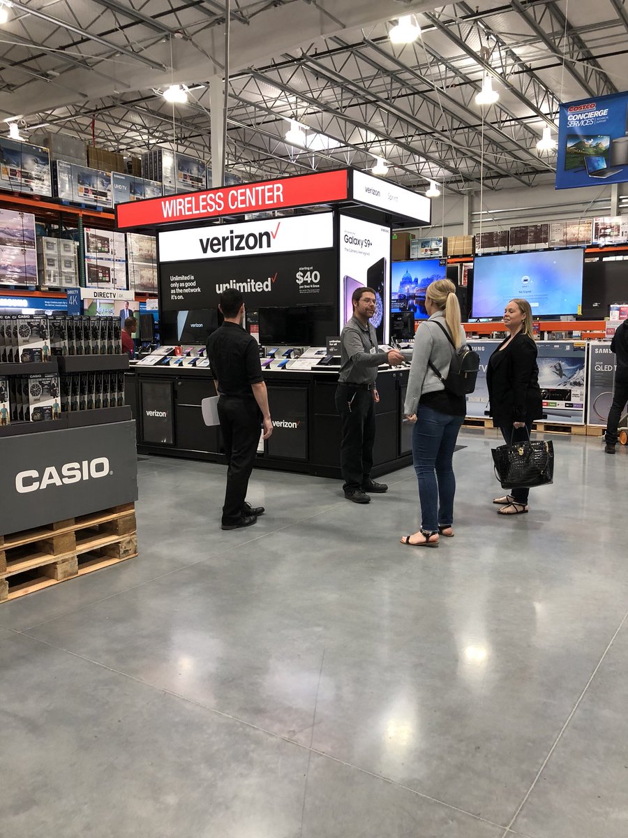 Costco is shining with the new Sprint kiosk! -Bonnylake, WA. Bring on the gold! <a href="/marceloclaure/">Marcelo Claure</a> @kimberly_peer <a href="/TaylorGaffney/">taylor gaffney</a> <a href="/tracySprint/">TracysPrintDesigns</a> <a href="/JonathanMoss/">Jonathan Moss</a>