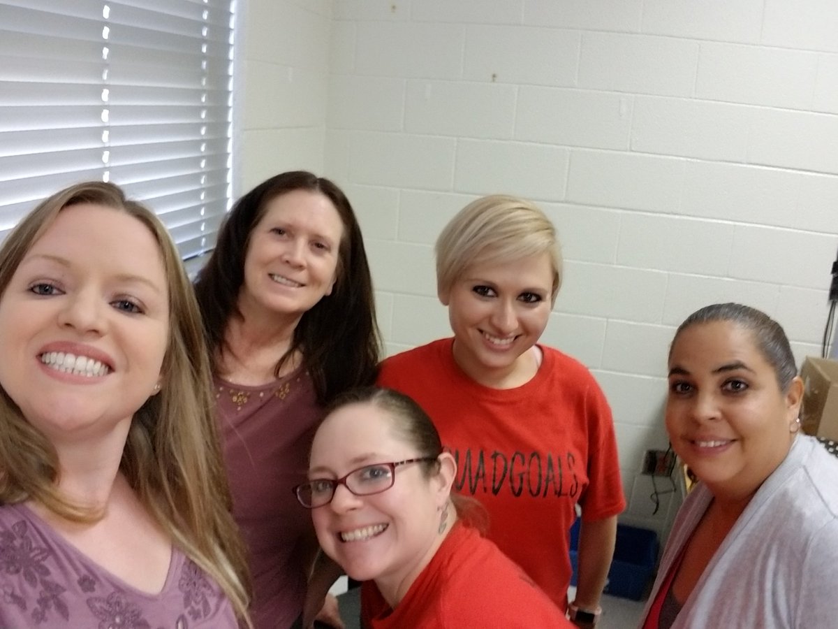 ClareMarieCole's tweet photo. We loved learning how to explore E2L studio! #engage2learn #iamepisd https://t.co/10Ko5OWFLM