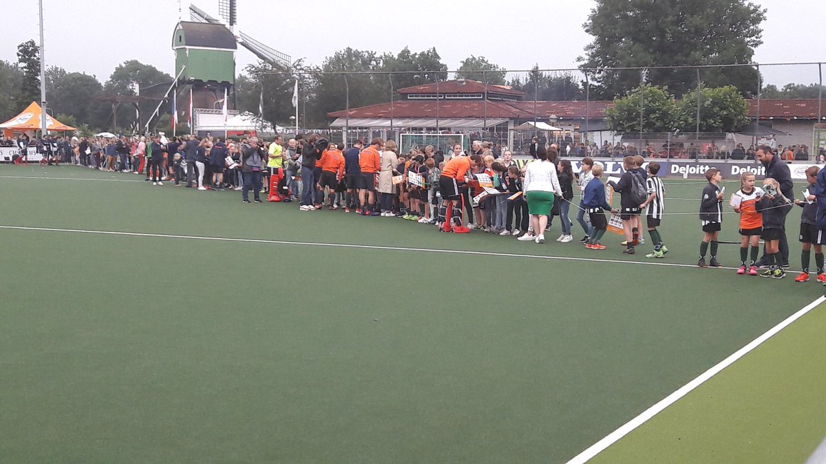 Het is twee dagen feest op het terrein van <a href="/ghcrapid/">G.H.C. Rapid</a> in <a href="/gem_gorinchem/">Gemeente Gorinchem</a>; vanavond een overwinning (3-1) van <a href="/NederlandHockey/">Hockey Nederland</a> op #Frankrijk, morgen weer? #fantastischgeorganiseerd