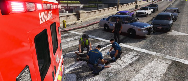 HSGFiveM's tweet photo. Officers and Paramedics on scene of a hit & run in Mission Row. (Picture credits to Vyrilis.) #HighSpeedGaming #FiveM https://t.co/gAjzQPevxT