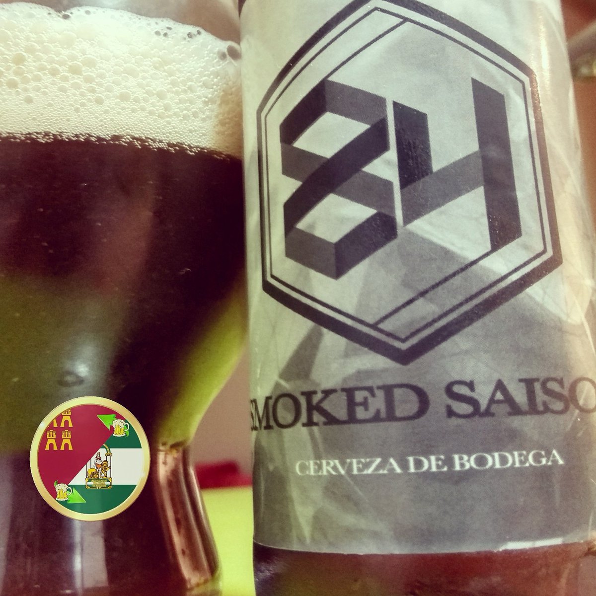 MOKED SAISON
Patrocina <a href="/intercerveceros/">Intercambios Cerveza</a>
Bastante equilibrada esta Smoked saison, ni saison ni smoke, tiene de las dos, tiene lo ácido ( agrio) y lo ahumado, no sobresale ninguna de las dos!! Incita a seguir bebiendo muy rica!
