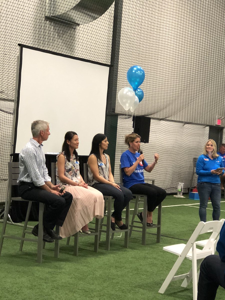 TammyFaddoul's tweet image. All the planning for Windsor’s first-ever wellness event was was worth it!  Surrounded by a sea of BMO Blue. #bmocares #beingabetterme #windsor #wellness #maketimeforyou @PearsonJP1 @SharonKSlade @WilkerMelissa @melvdub @BarkerMerz @JimInglis5