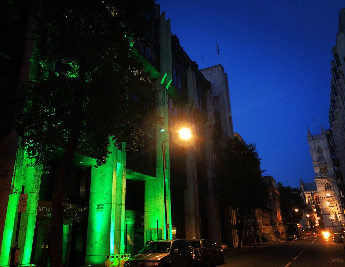 Helping Caxton House go <a href="/Green_Grenfell/">GreenForGrenfell</a> <a href="/GforGrenfellDay/">Green4GrenfellDay</a> #GreenForGrenfell