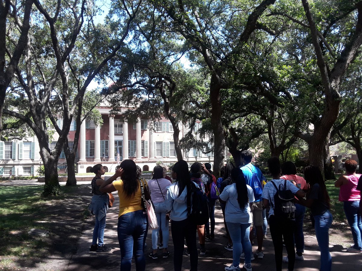 ms_c_mor's tweet photo. @CofC (College of Charleston) with @RNECavaliers and @SV_Vikings for campus visit. @RNE_GEARUP @RichlandTwo https://t.co/IrllM2BqBs