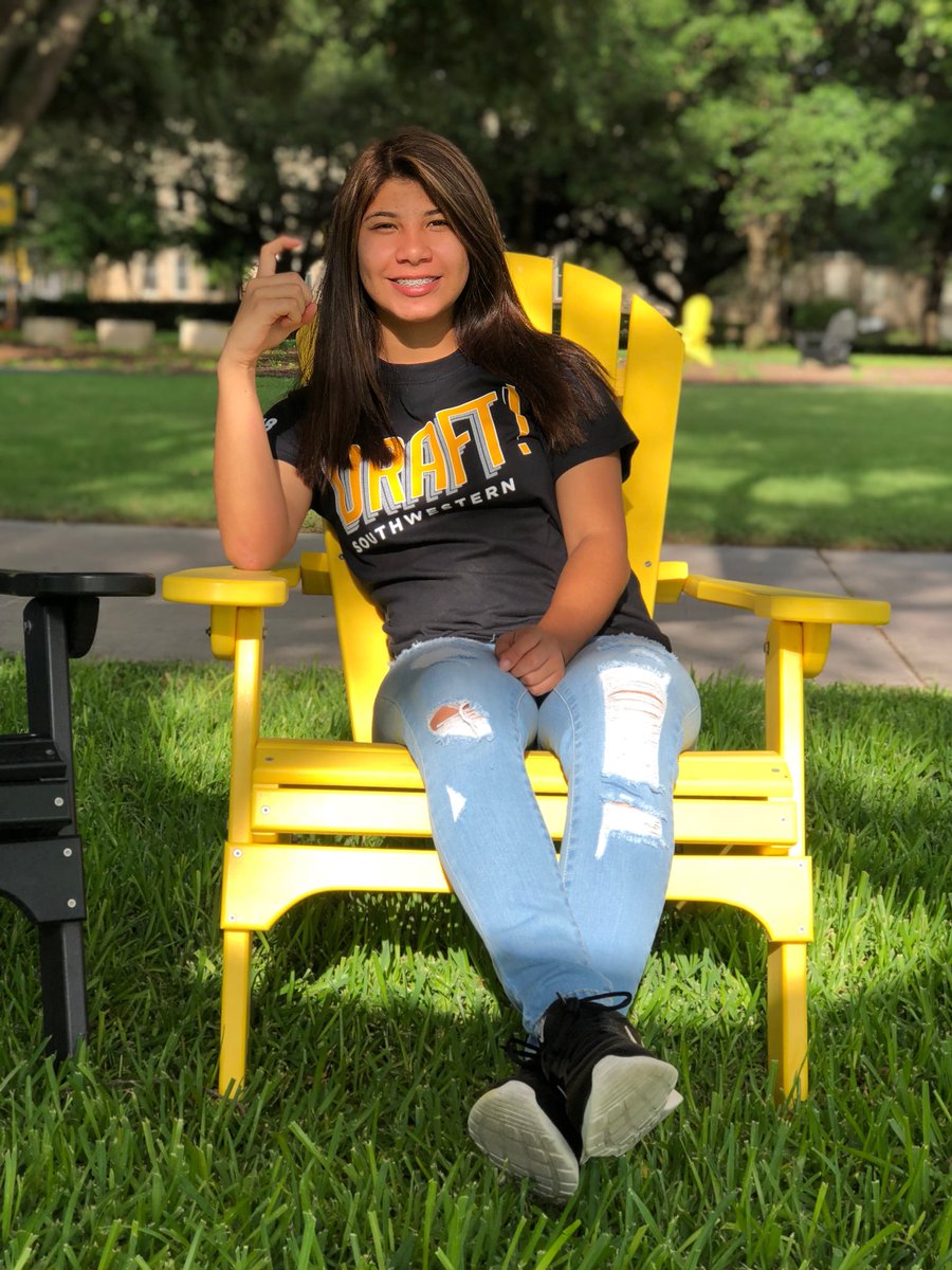 CyLakesGSoccer's tweet photo. Shoutout to Genevieve C. who is using this summer to improve her writing! She attended a free 5-day writing workshop called #Draft! at Southwestern this week #FuturePirate #YeahBucs #BeSouthwestern #LifeLongLearner @cylakesCCC @SouthwesternU https://t.co/bwZhnmWtmJ