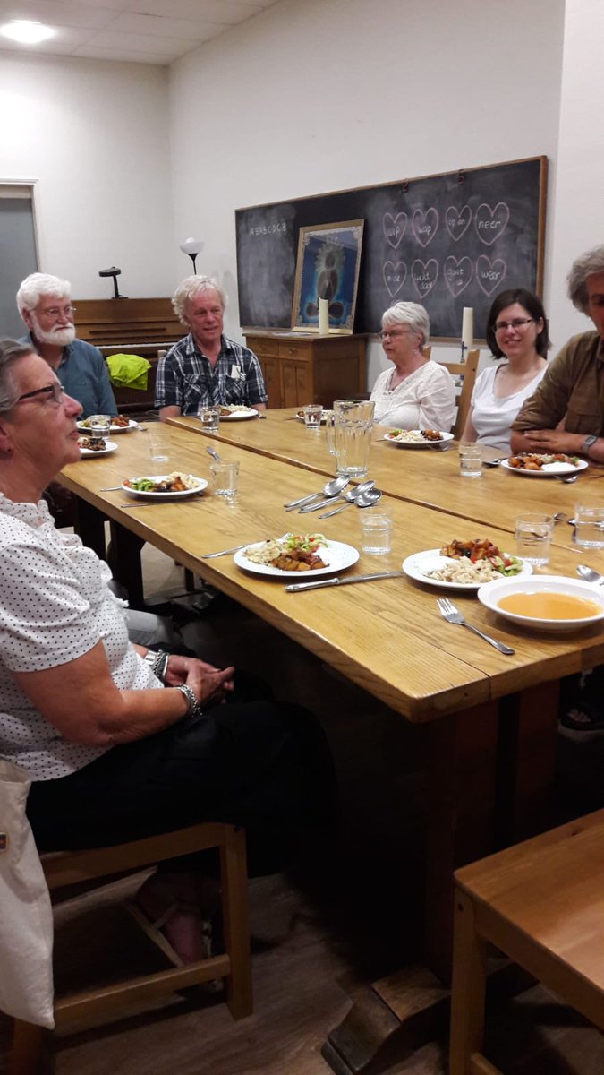 stichtingebru's tweet photo. #iftar diner samen met de woongemeenschap de wonne #Enschede https://t.co/WBTnpaORBx