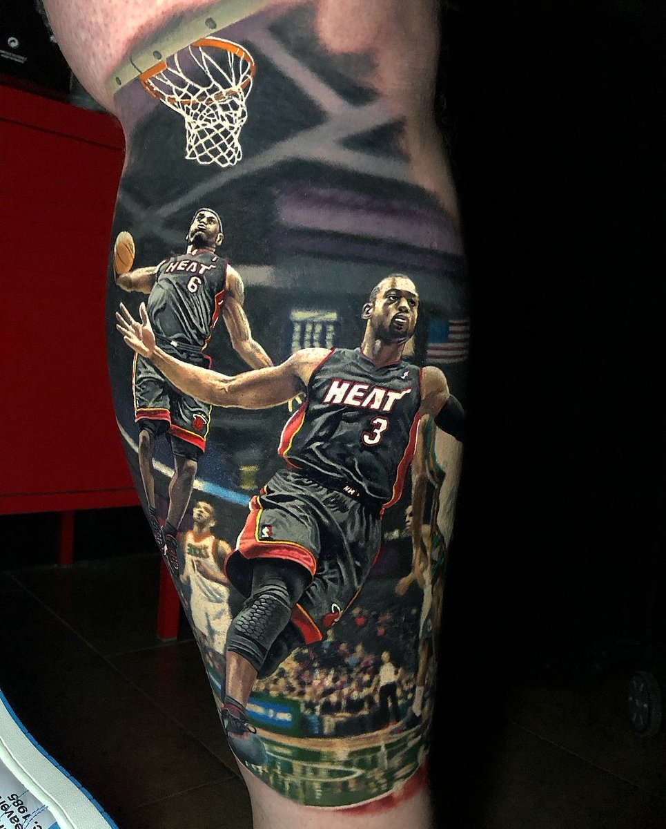 BESTIAL este tatuaje que se ha hecho un fan de la NBA. ¿10/10? El tatuador  ha necesitado 21 horas de trabajo para hacer esta maravilla. Foto:  stevebutchertattoos/IG, image size:965x1200