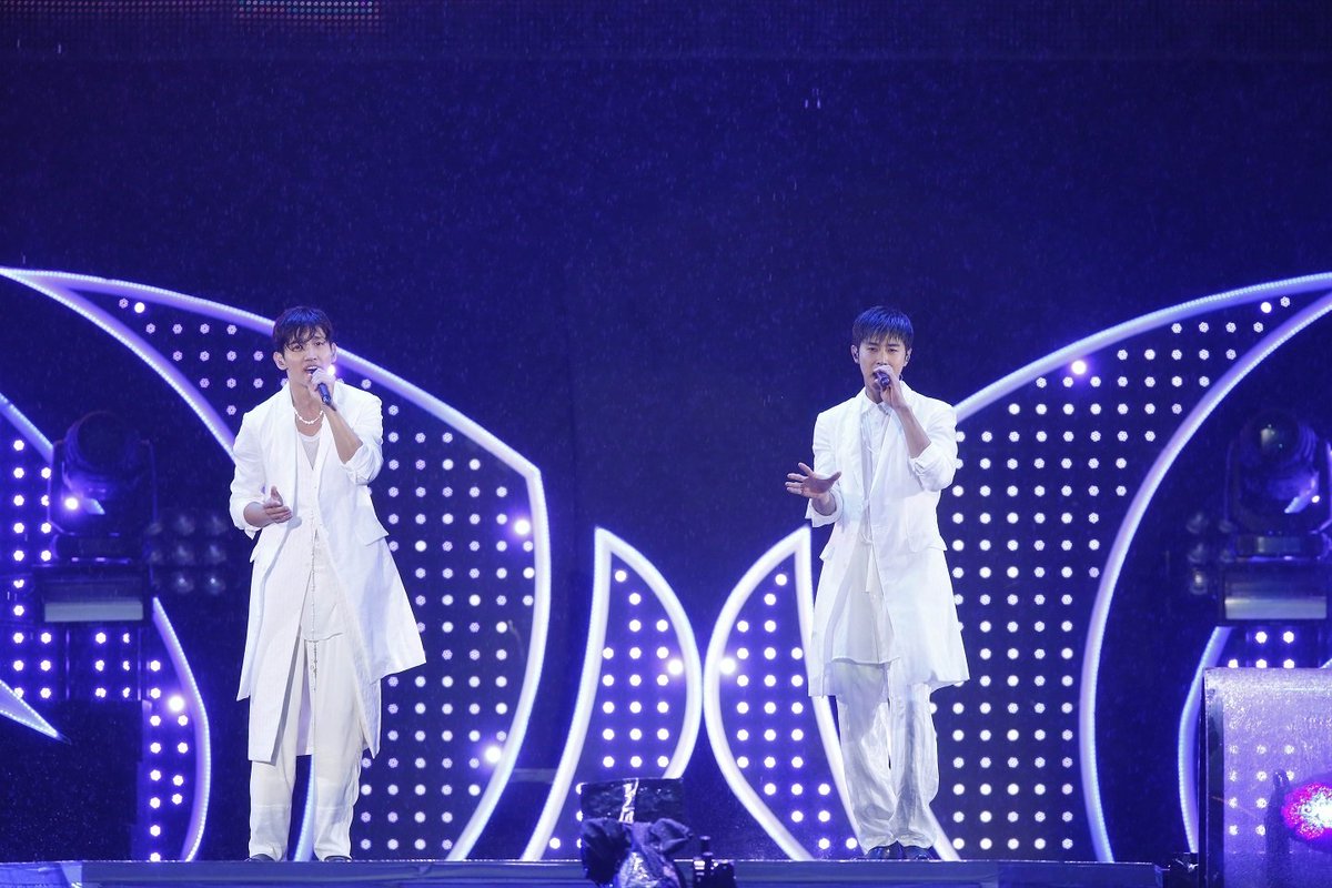 withT_yhcm's tweet photo. #東方神起 #BeginAgainSpecialEdition
#日産スタジアム3days
東方神起 Road Reboot
Begin ~Again Version~ https://t.co/oWoqAmgWMN