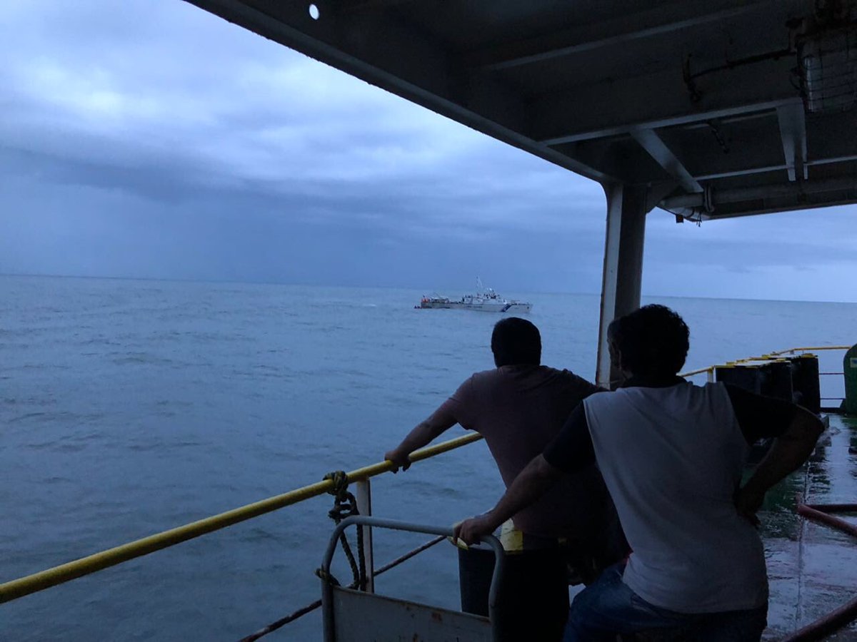 Sad to hear the death of a TME onboard a chemical tanker, technical operators of the ship took hours prior responding. Indian coast guard arrived to help quicker #Sailorslife #shipsafety #ICG  maritimebulletin.net/2018/06/13/che…