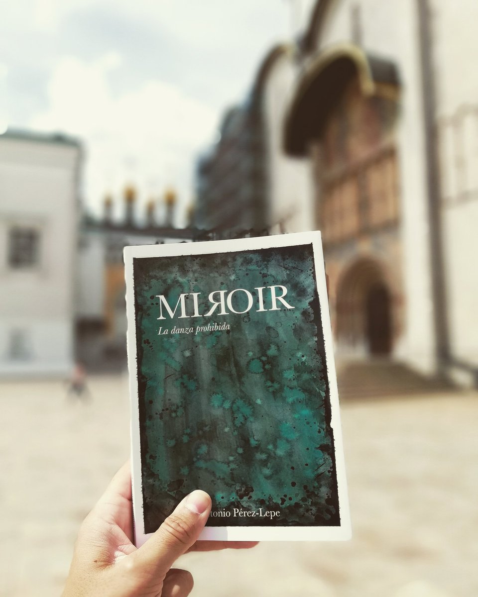 perez_lepe's tweet photo. MIROIR at Moscow Kremlin Cathedrals. Buscando inspiración... https://t.co/ZTrWF1Iwgt