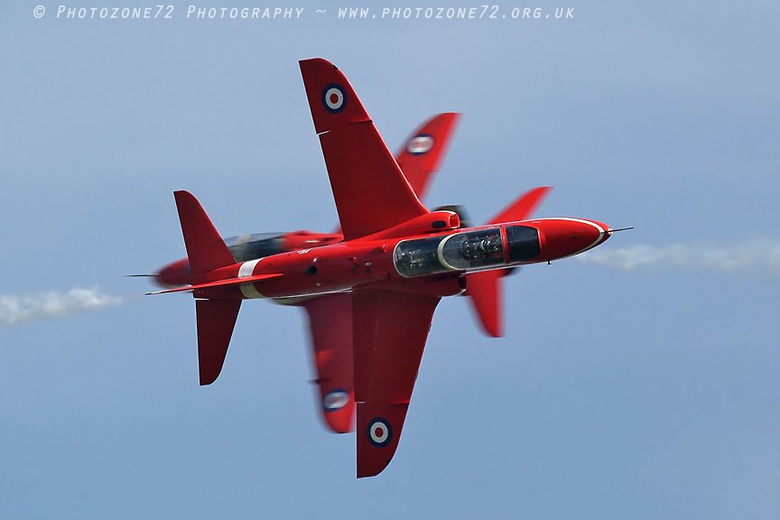 Nice timing @RAFSynchro1 &amp; @RAFRed7 - thanks! <a href="/rafredarrows/">Red Arrows</a> Synchro cross at <a href="/cosfordairshow/">RAF Cosford Air Show</a>