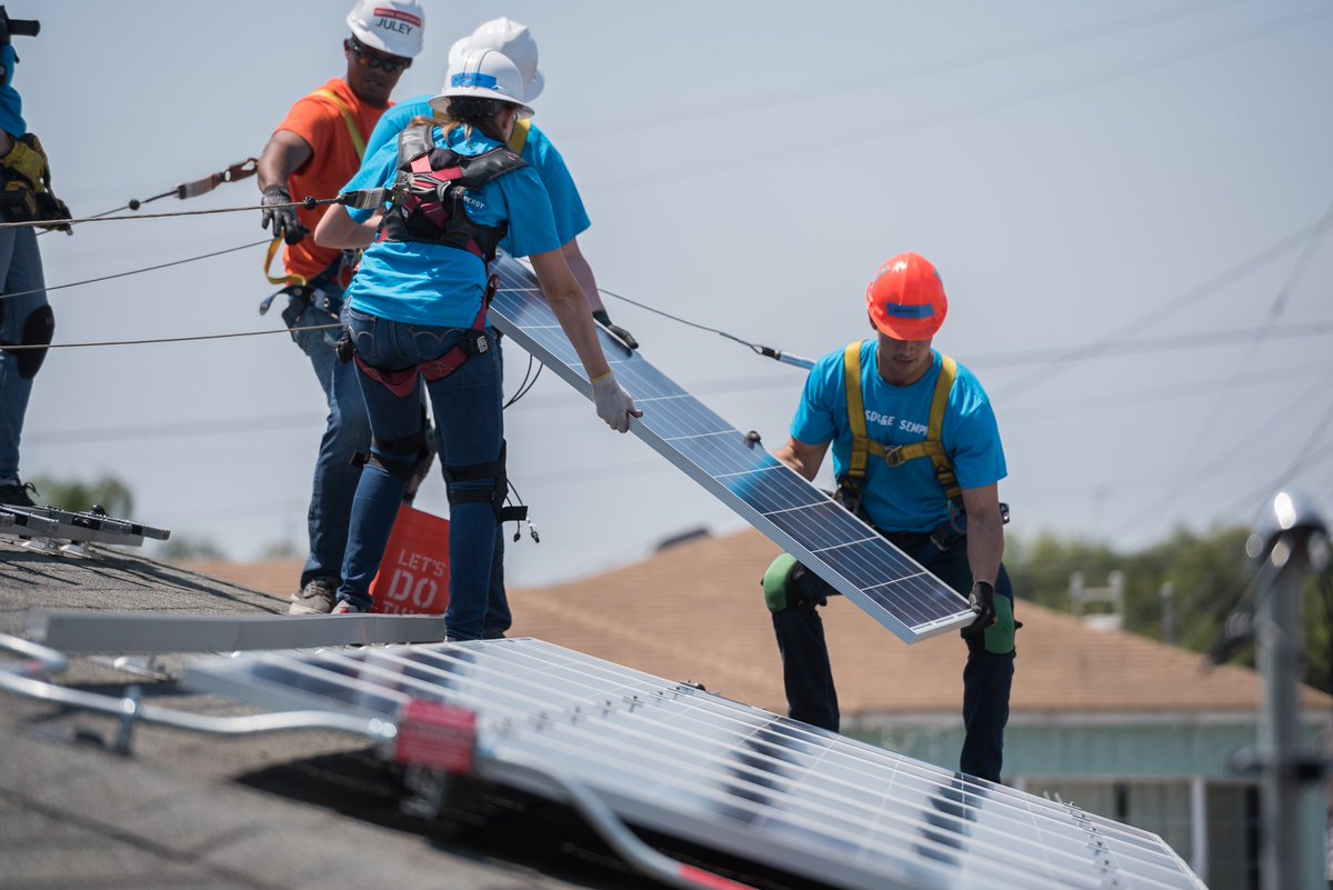 morgiejb's tweet photo. Excited for another partnership between @SDGE and @GRID_SD. This Saturday, @SDGE employees will install rooftop solar for two low-income families. #TBT to last year's 3 home solar install! #SDGEgiving #renewableenergy #cleansafereliable https://t.co/v42RgQIPVr