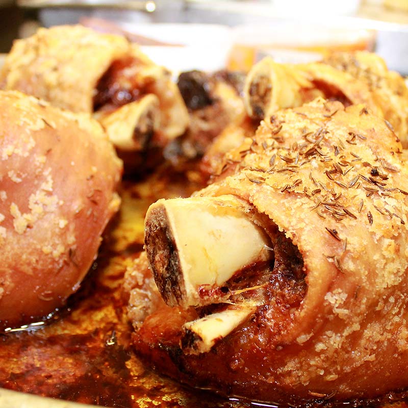 It's Winter and there are only two words which matter.  Pork crackling!  #SliceOfGermany #foodie ht.ly/dwpM30koKq2