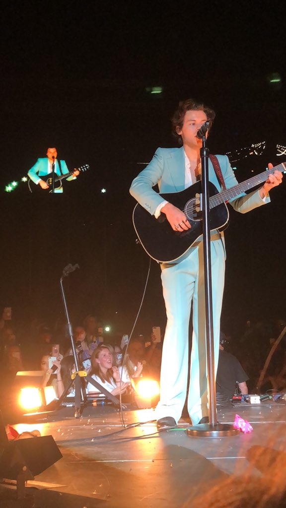 canyondarlings's tweet photo. i’m sobbing i ended up at barricade at stage B and just LOOK at this pretty boy https://t.co/C1K4iMDdzN