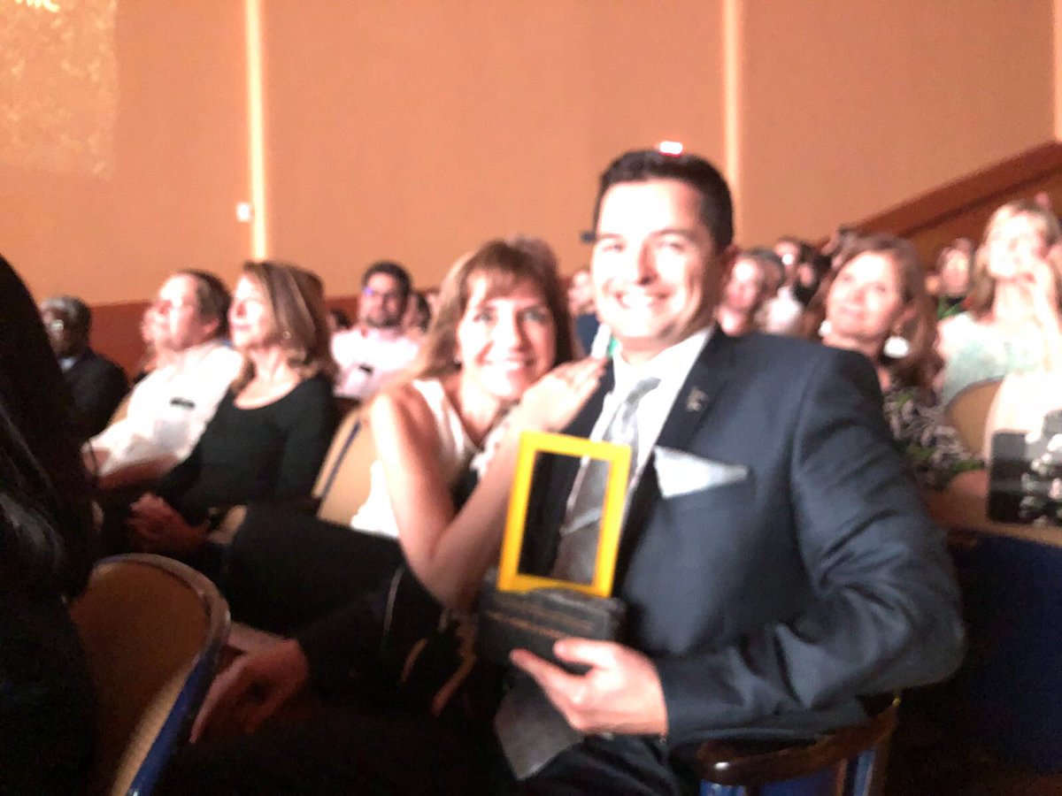 ARGinUSA's tweet photo. We proudly joined Pablo García Borboroglu, #Argentine @Conicet researcher &amp; founder of Global #Penguin Society, at @NatGeo 2018 Awards. Congrats on you Buffett Award for Leadership in Conservation! 👏👏👏🏆🇦🇷 #NatGeoFest https://t.co/9NL7PguiQS