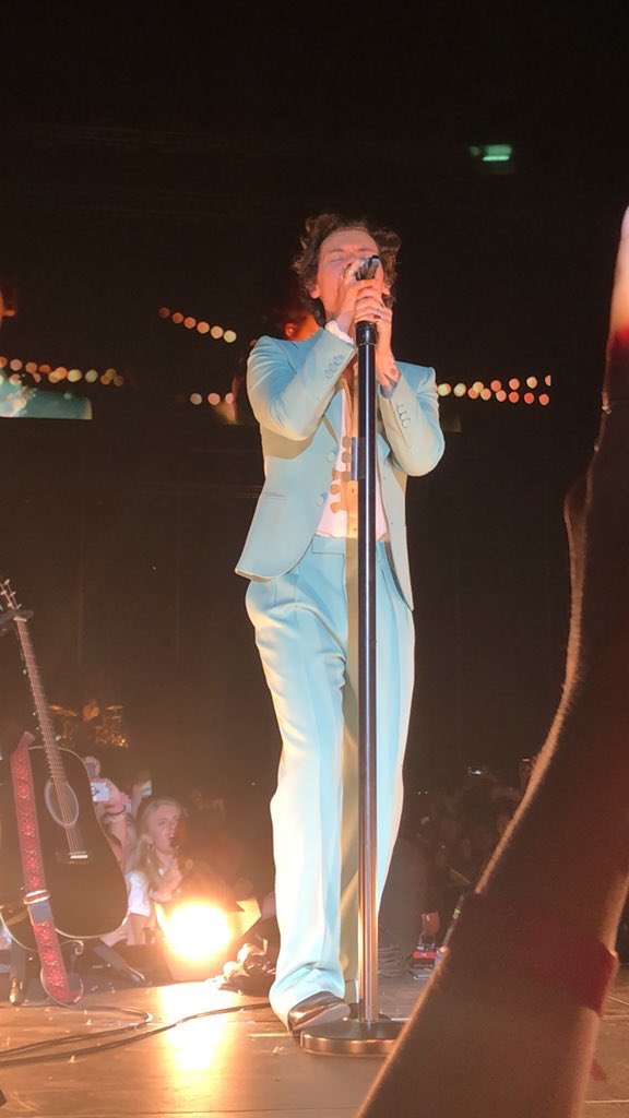bst1Dmidia's tweet photo. Harry durante o show de hoje, em Hershey - 14/06.

©️ https://t.co/sELzTiOO87 

#HarryStylesLiveOnTourHershey https://t.co/hx8QvOsOsu