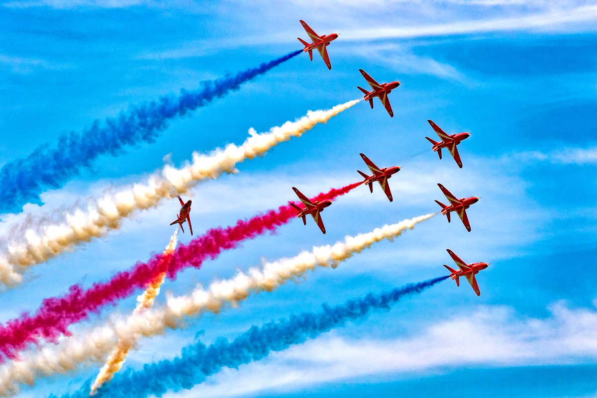 BlitzPhotos's tweet photo. Few from the @rafredarrows display @cosfordairshow @RAF_Cosford @RoyalAirForce #RAF100 #pilots #ukairshow #blitzphotography #photography #500pxrtg #thephotohour #dailyphoto #canonphotography #lglass #airshow2018 #airshow https://t.co/23JIIJ3ezt