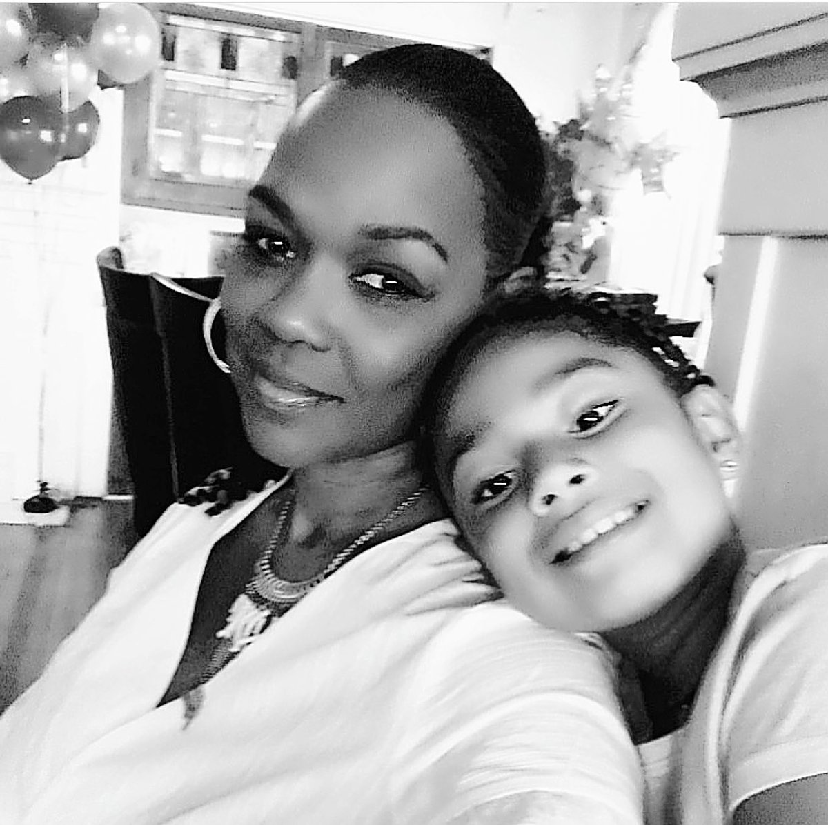 themedalchaser's tweet photo. Was punched in the face by a strange man today. I feel deep sadness, anger, confusion and disappointment.....  😢😢😢😢😢😢 and all of this happened in front of my 7 year old granddaughter #womenandgirlslivesmatter #iamworthy #weareworthy https://t.co/TT3kyEckB8