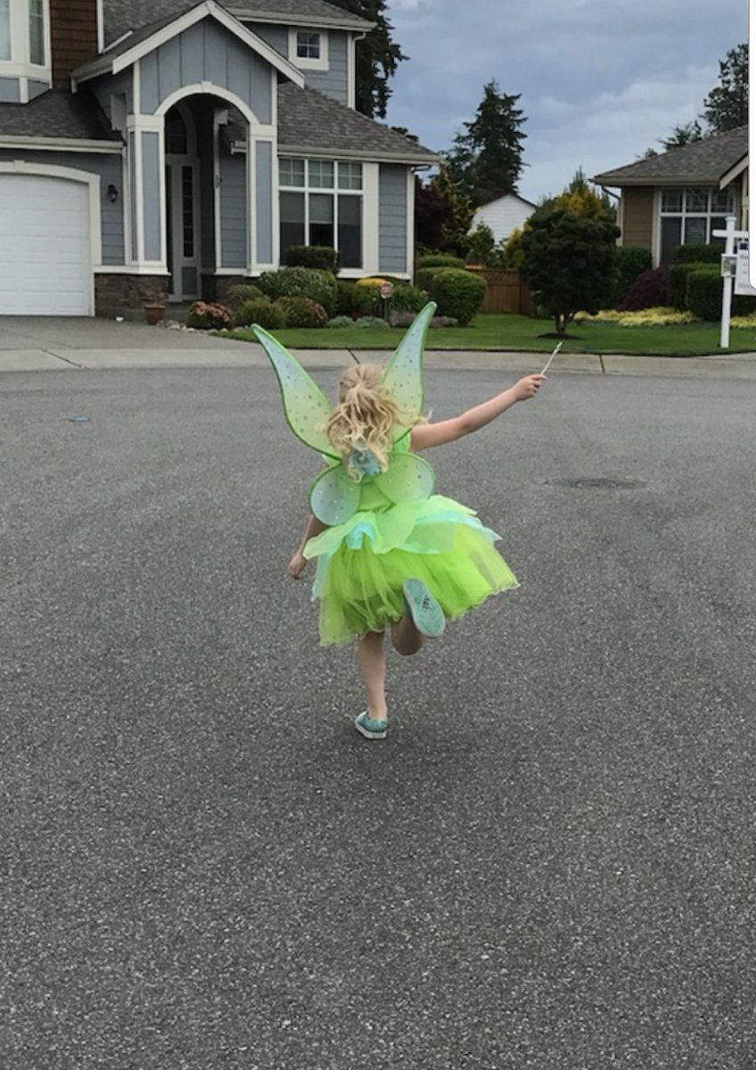 Hvacow1's tweet photo. Nothing better than a child's imagination. This girl is every #disneyland #princess ever made. And dont forget #tinkerbell. https://t.co/4JXOrZvIaf