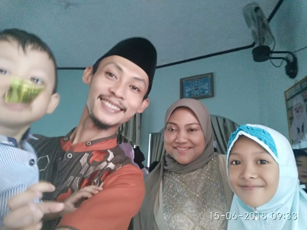 budiamanuloh's tweet photo. Minal Aidzin Wal Faizin
Mohon Maaf Lahir & Batin
#DirmanIda #MbangunJatengMuktiBareng @idafauziyah @sudirmansaid https://t.co/pOlbhnEc1N