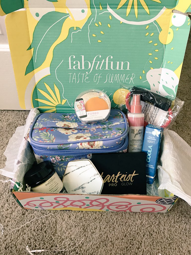 L_Beauty13's tweet photo. Harlow and I loved the @FabFitFun summer box! ☀️ https://t.co/iioI3jjjVI