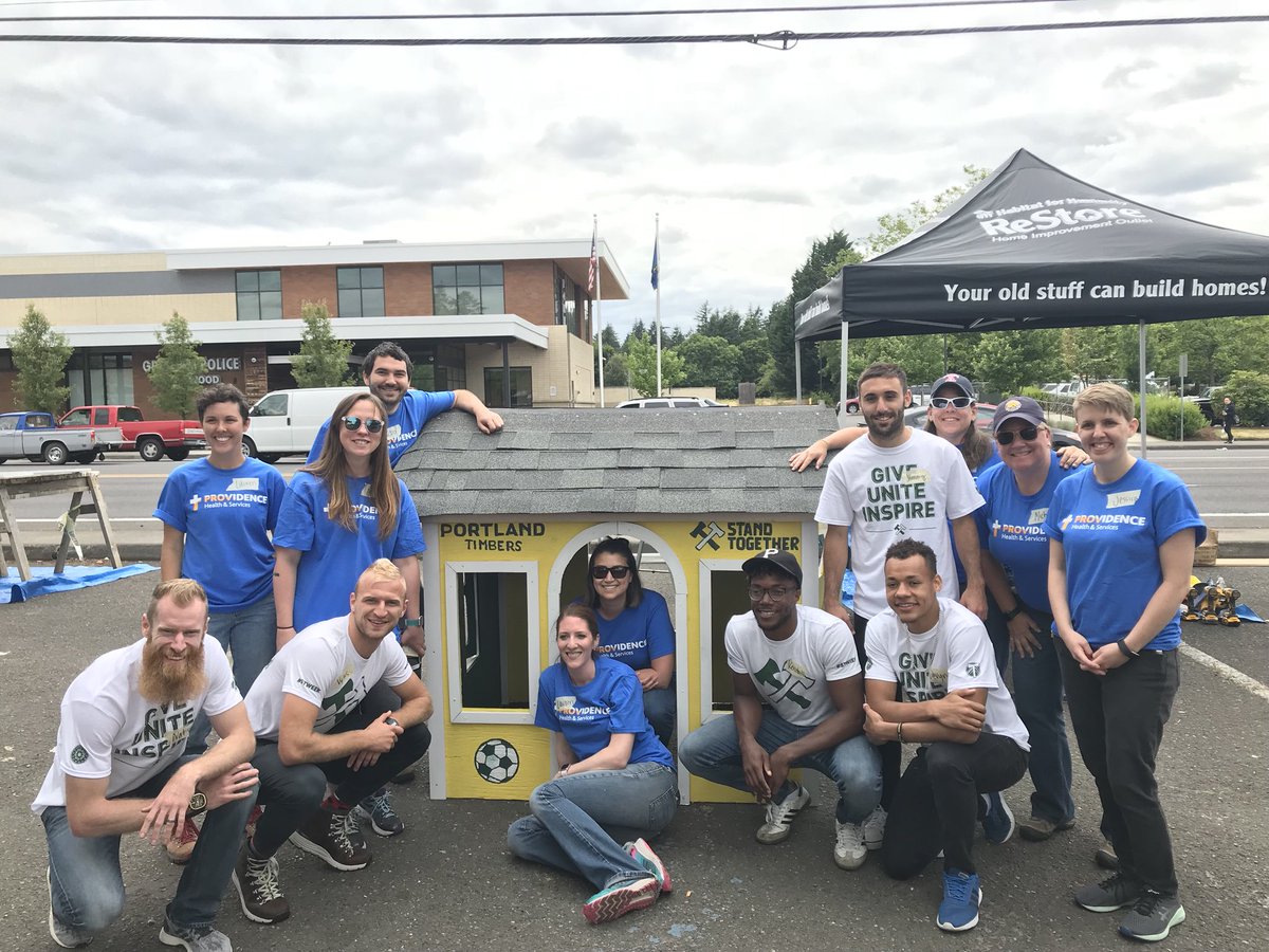 PTStandTogether's tweet photo. Teamwork makes the dream work! Vytas @McIntoshKendall @JMulligan7 @jambga_juice &amp; @natborchers joined sponsors &amp; volunteers to build a @timbersfc Playhouse with @habitatpdxmetro ! 😍🏠🎨 #RCTID #STWeek @newrelic https://t.co/rLxCMQMboK