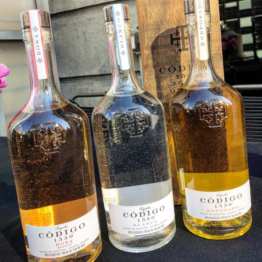 tipsydiaries's tweet photo. TIPSY w. a view & tequila 🤩 @Codigo1530 @thetimenewyork #TipsyInNY #views #codigotequila #tipsy #TIPSYwithaview #nyc #newyork #timessquare #cheers #tipsydiaries https://t.co/FvA1nJkOKc