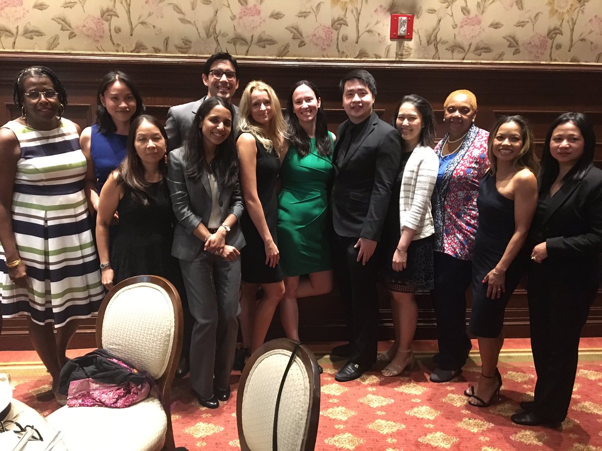 MountSinaiNeuro's tweet image. The amazing #NeuroICU team celebrating the neurosurgery residents graduation! #NeuroCC #CriticalCare