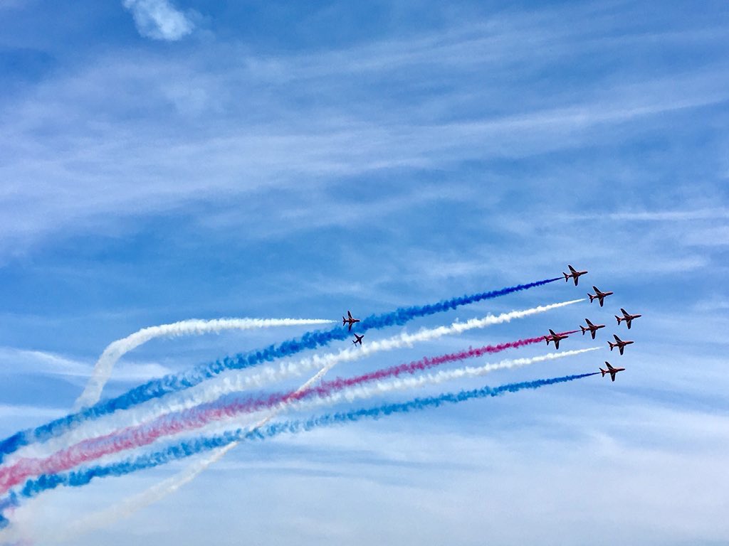 Another snap of the #RedArrows on Sunday #rafcosford #rafshawbury