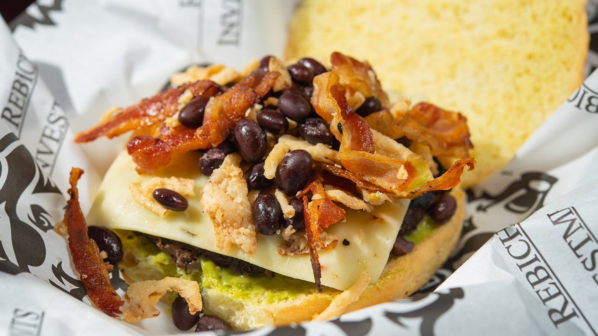 erie_seawolves's tweet photo. We're in the Elite 8 in the #BushsHomeRunRecipes contest and voting for this round ends tonight at 11:59 p.m. Help get the Fiesta Burger into the Final Four!
Vote Here: https://t.co/eMEJ70kIWz https://t.co/Vgb1HpQdnb