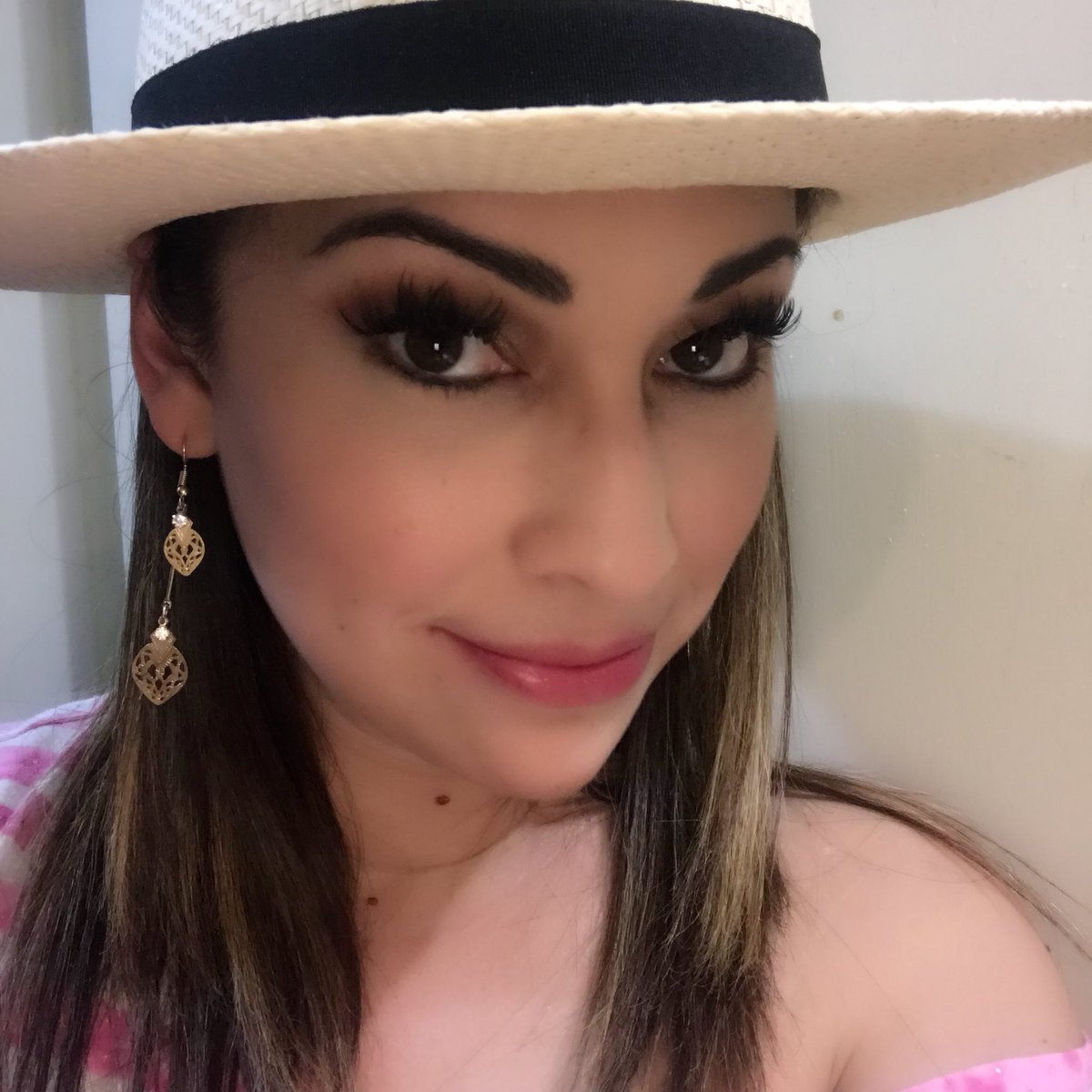 CecideCano's tweet photo. Love make up ❤️ #MACcosmetics @MACcosmetics_ #eyes #makeupaddition #lovemac #lipstick #eyeshadow #iluminador #conturing https://t.co/2v8L5KofJG
