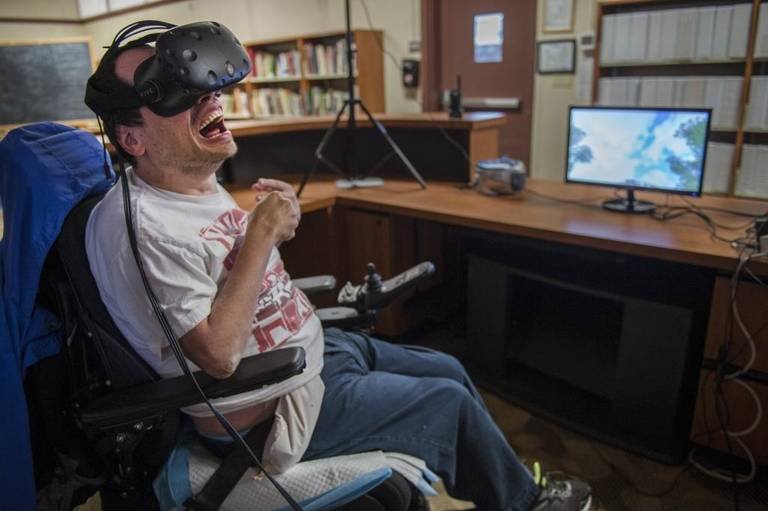The residents at UCP love their new virtual reality fun! Learn more about our program: buff.ly/2kKmbv5