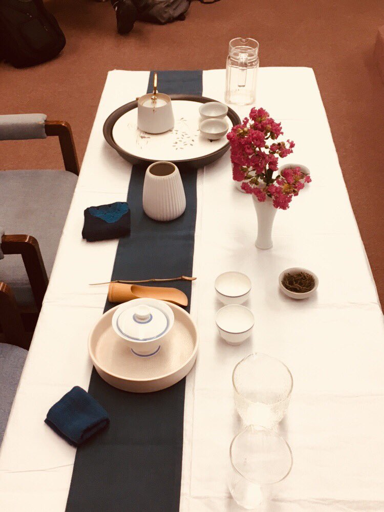 UNTstartalk's tweet photo. Glad to have Bei present to STARTALK students! Awesome session and everybody enjoyed it! Hello our future tea masters! #startalk2018 https://t.co/WqkCFMtM6W