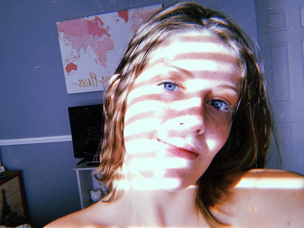 olivia_conley17's tweet photo. Insta got tired of my face so hi twitter https://t.co/VDTQpyqDXp