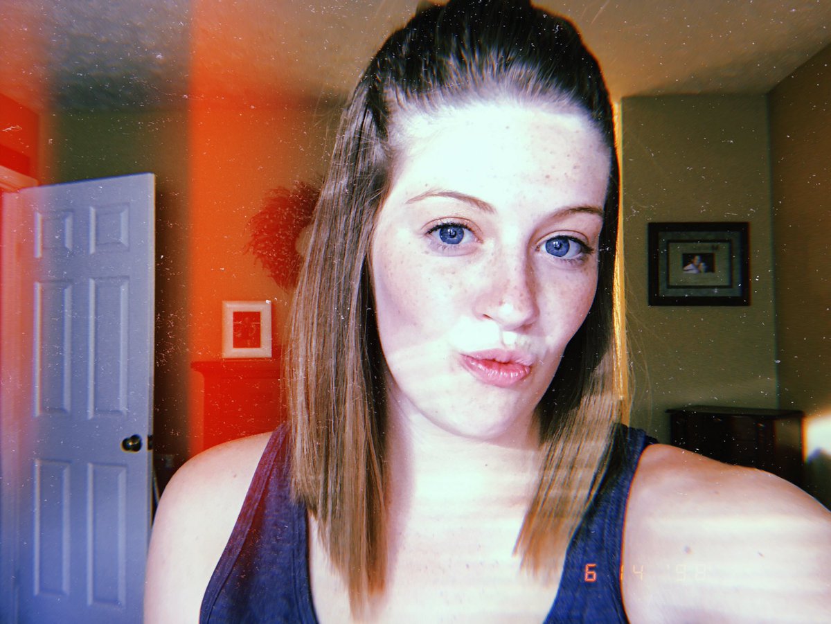 olivia_conley17's tweet photo. Insta got tired of my face so hi twitter https://t.co/VDTQpyqDXp