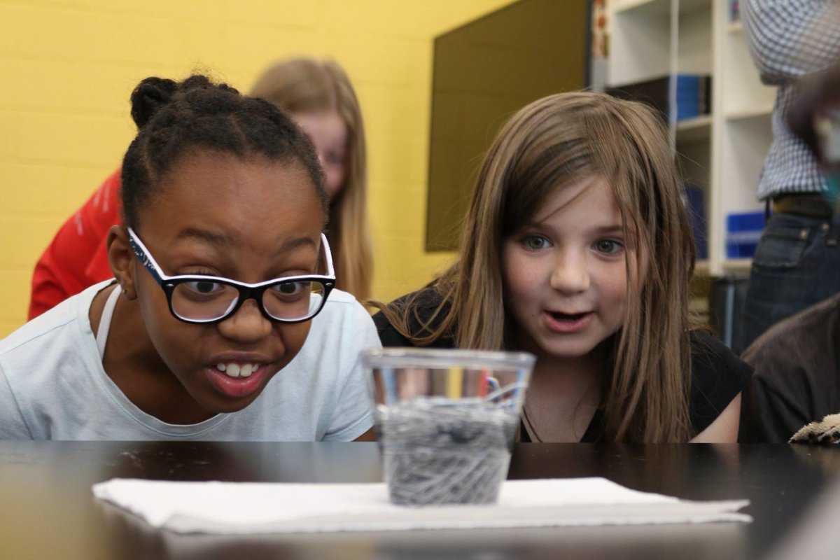 pastfoundation's tweet photo. Did you know you can fit over 500 paperclips in a 9 oz cup filled to the brim with water? We now know that thanks to the kids in our Materials Science summer camp this afternoon. #thisisPAST #STEMIdeation #STEMsummercamp https://t.co/JtK0PZ61so