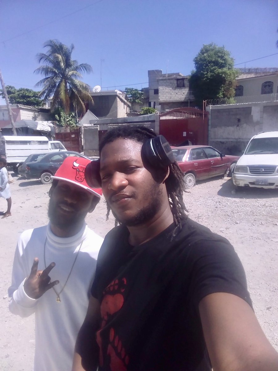 DfiAyiti's tweet photo. Ok pou nou fini ak sa, men li. Da-G, se li k fè refren Johnny an. https://t.co/GGgnvmPO9c
