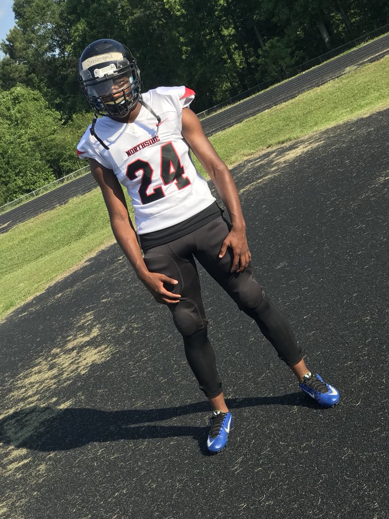 Robertsinegal9's tweet photo. Nice spring game-2018💗🏈 https://t.co/w8LxX0ZwbZ