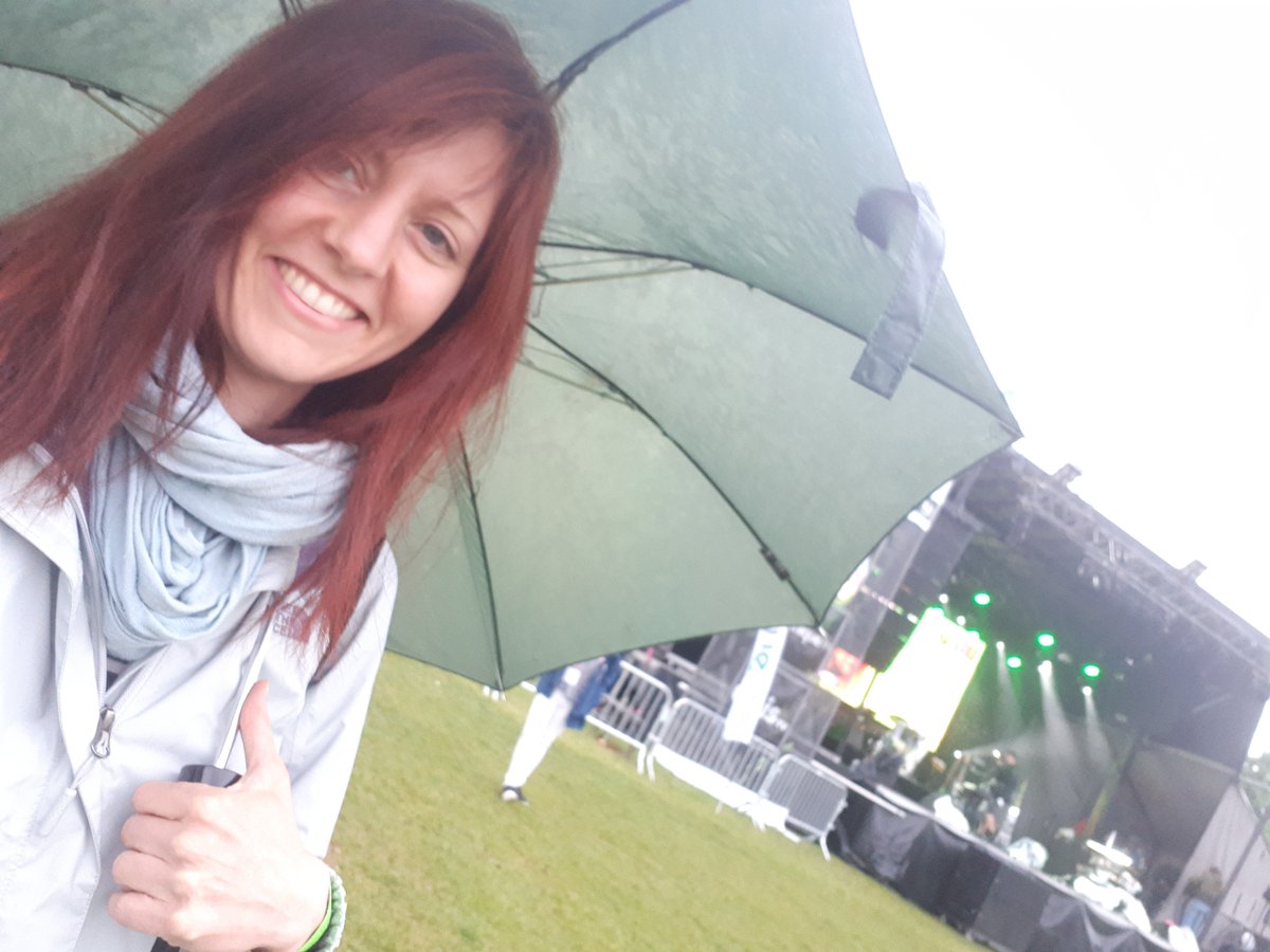 carolinerioux's tweet photo. Excitée malgré la pluie de voir @damienrobi , @Dumasmusique, @Mcayenneclub et Paul Piché ce soir au #ffo2018 https://t.co/pNvZhFwpXx