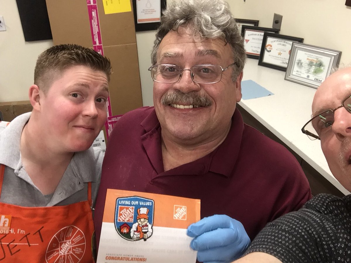 kkiely33's tweet photo. @JohnBeardTHD Thanks Bill for cooking cook for the Freight Team https://t.co/vcHgUm6NMx