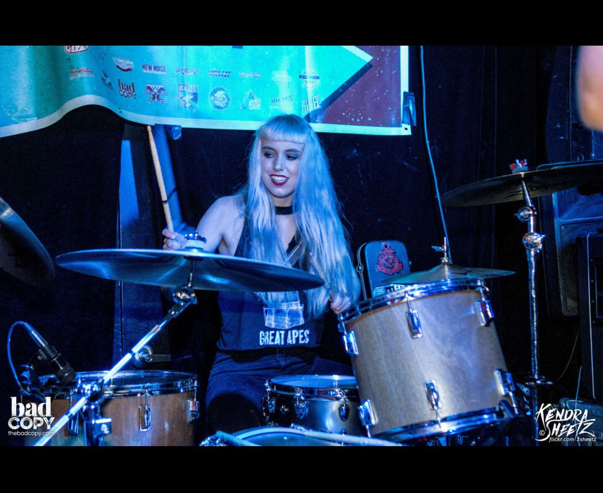 Head over to #thebadcopy and check out the sweet review they did of night 2 at La Escalera Fest! Many many thanks for the very kind words 💙
#laescalerarecords #newwayon #nwo
thebadcopy.com/show-reviews/l…

<a href="/stephpresz/">Joker</a> @Jacque_NewWayOn <a href="/brownbdc/">Ryan Brown</a>