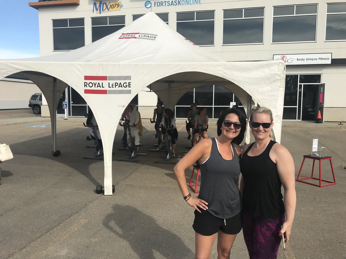 LindsayDMorey's tweet photo. #Fortask spinathon raises $20K for #shpk A Safe Place, an area shelter.
STORY: https://t.co/kAMhktII6q #strathco https://t.co/9xM4bnzCMa