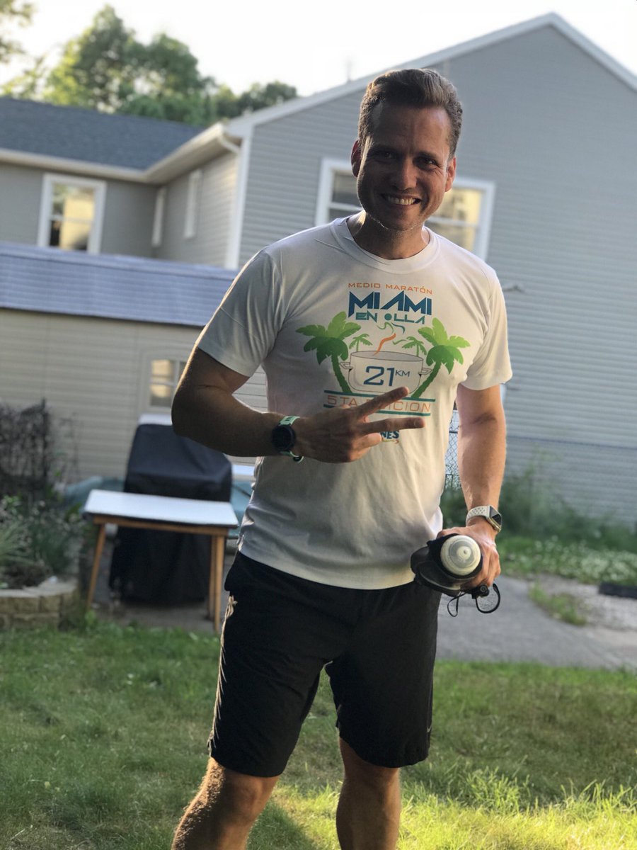 rafaelbello's tweet photo. Un día espectacular para aprovechar y correr afuera. Entrenamiento completado, rumbo a los #Queens10k este sábado. Mi gente de QUEENS los veo el sábado en el Flushing Meadows-Corona Park. Dale!!! #sacalosdientes #yocorroconrafa #RunRafaRun 🏃💨 #TeamSLD @nyrrnews @nyrr https://t.co/MVOXDInjS4
