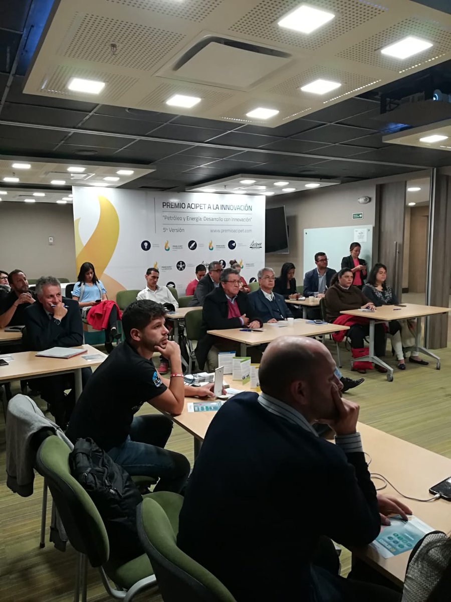 Acipet_CO's tweet photo. @educacionELITE y @Acipet_CO desarrollan a esta hora el panel "Casos de Emprendimiento Empresarial" presentando 4 casos de empresas innovadoras en la industria de hidrocarburos @SuncolEnergy - #Serinpet - #IMA y #BiotechAmbiental 
#Innovación #Emprendimiento #Hidrocarburos https://t.co/3hKuSNCz4l