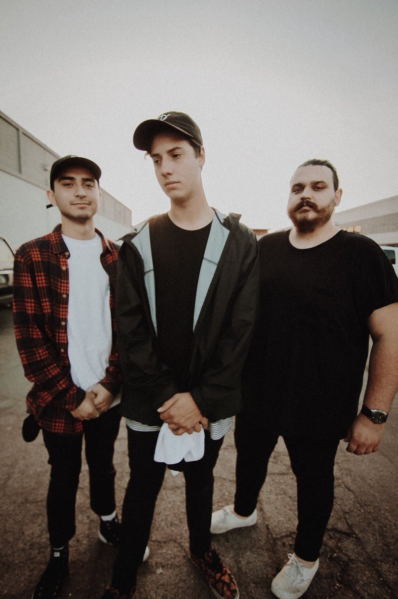ASCENSIONSband's tweet photo. Zakk “this band 100% whole heartily and exclusively reps T-shirt’s with pockets” https://t.co/oRHibfJ51W