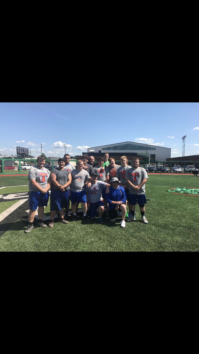 stone19475216's tweet photo. Glad to have the opportunity to compete in the big man camp today. #2018 @HerdFB https://t.co/YYfmnRr0Zw